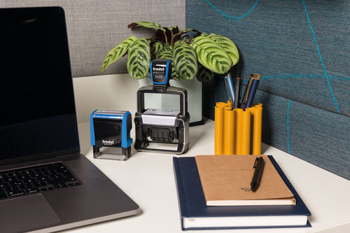 Timbri autoinchiostranti o manuali: quale scegliere?